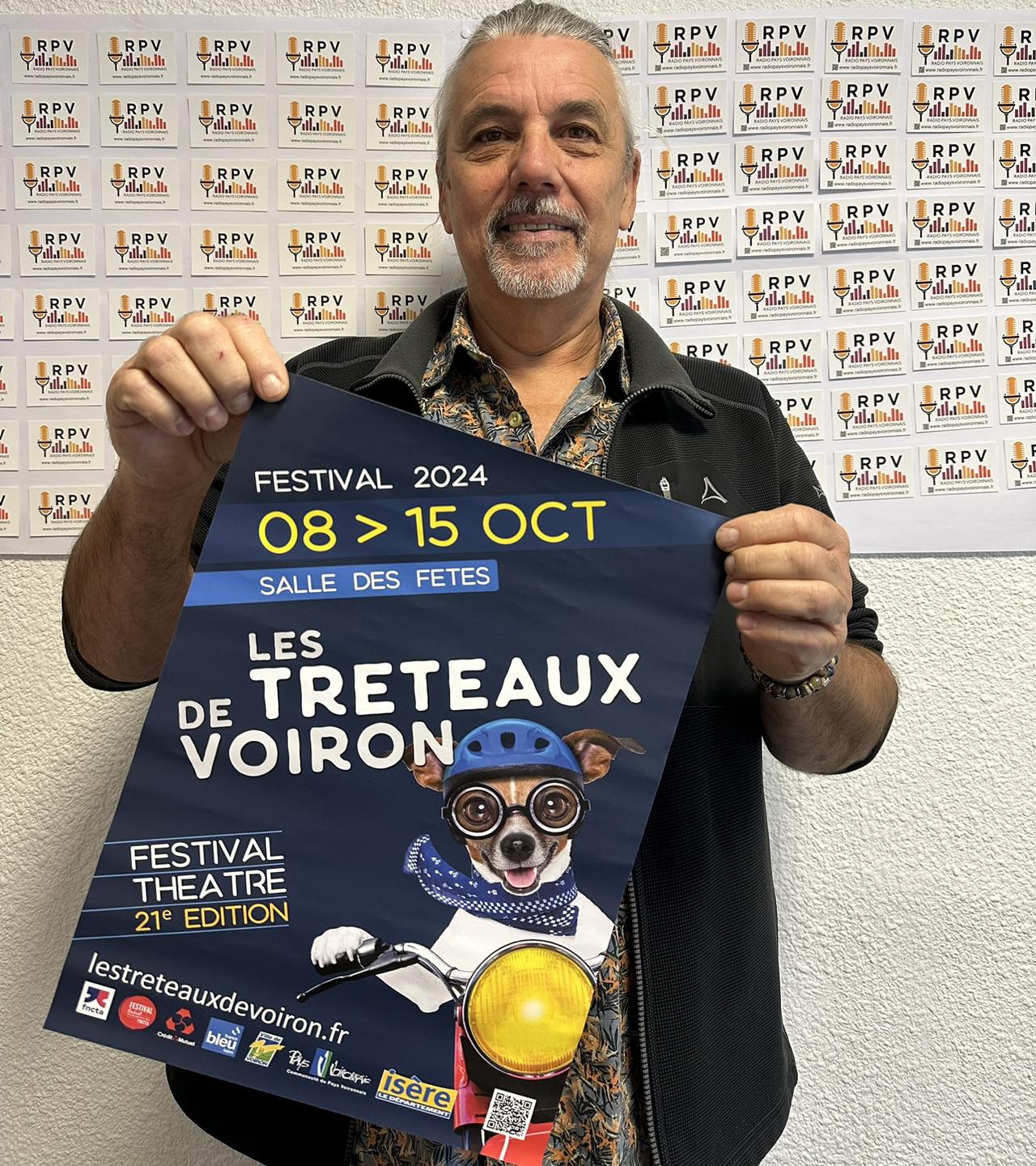 Dominique de l&rsquo;Association les Tr&eacute;teaux de Voiron avec le 21 &egrave;me Festival Th&eacute;&acirc;tre &agrave; la Salle de f&ecirc;tes de Voiron du 8 au 15 octobre prochain.jpg (345 KB)